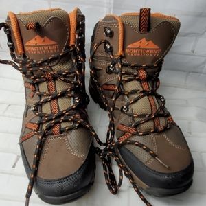 NORTH WEST TERRITORY WOMEN'S BOOTSSZ 6.5M